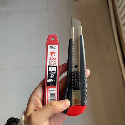 comprare Taglio di precisione con tagliatrici a lama da 18 mm in argento e spessore 0,5 mm fabbricazione online