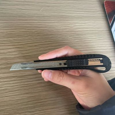 Taglio della lama 9mm coltelli di utilità con maniglia di plastica e 1 lama inclusa