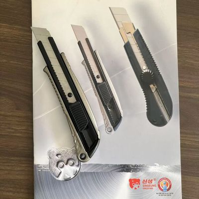 Manico nero coda rossa compatibilità coltello da 18 mm per lame standard