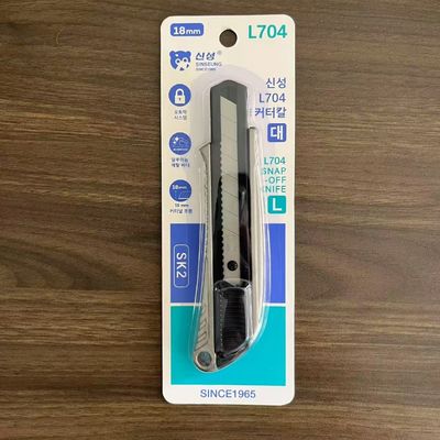 Coltello multifunzionale a muro con lama di 100 mm di lunghezza, maniglia nera e coda rossa