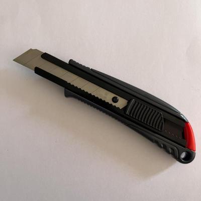 Coltelli da taglio da 18 mm variano a seconda dell'uso, garantendo la durata e l'affidabilità per la tua attività