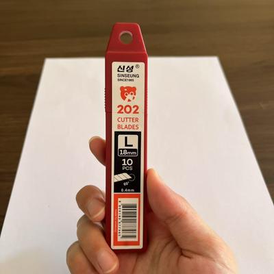 Efficienza di precisione in una lama da 18 mm 8 segmenti per risultati accurati