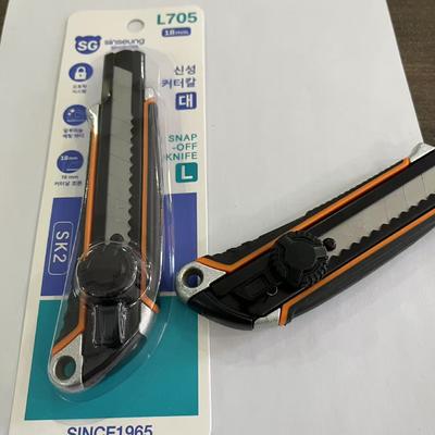 Coltello multiuso da 18 mm per lame standard da 18 mm