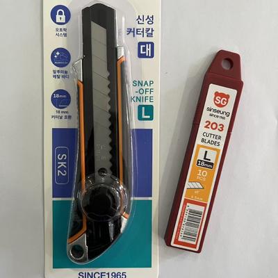 Disegno ergonomico 18 mm coltello a lama con maniglia nera e arancione
